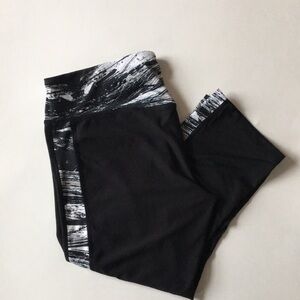 Layers Capri Leggings L Black/White w/Mesh Panel